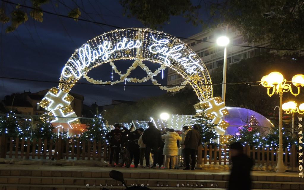 2025 11 28 TOULON EN SOIREE -  LE PORT ET ILLUMINATIONS VILLE (23).jpg